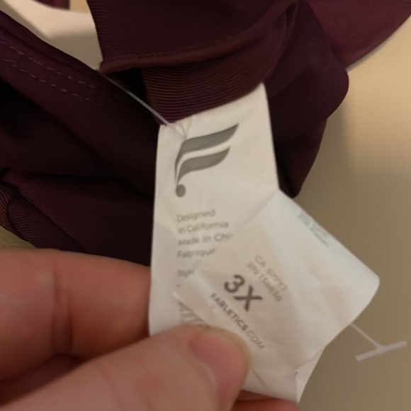FABLETICS high impact sports bra BURGUNDY. PLUS SIZE 3X - Picture 5 of 5